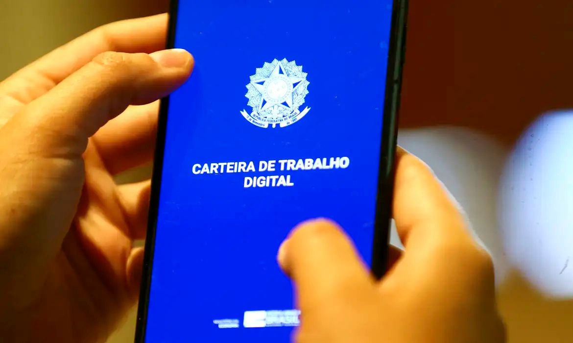 Taxa de desemprego cai para 5,4%, a menor desde 2012