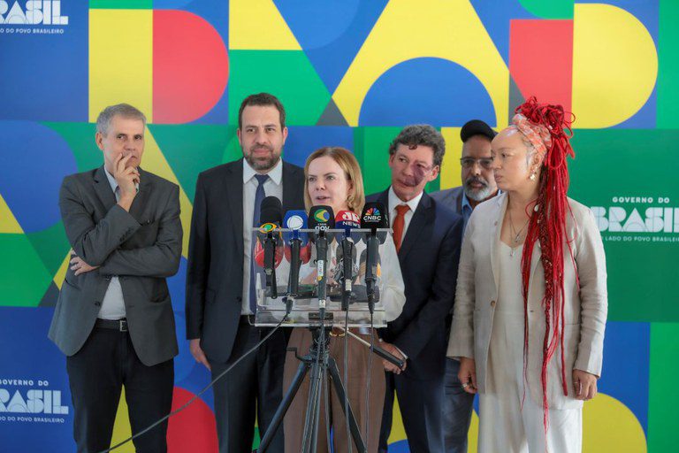 Planalto rejeita texto na Câmara que mantém escala 6×1