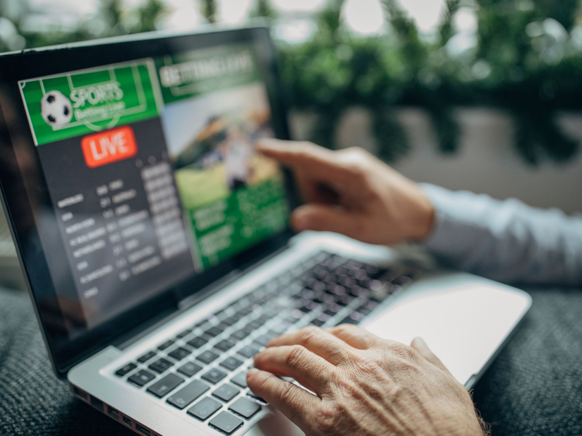 Nova lei corta incentivos, eleva impostos sobre bets e impõe teto fiscal