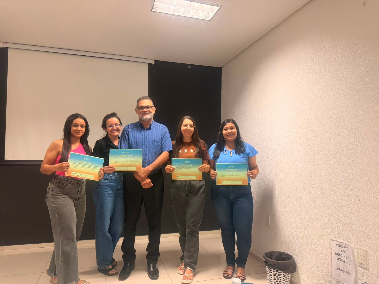 Colaboradores do comércio de Tauá recebem certificado de paticipação de curso da Jornada Integração